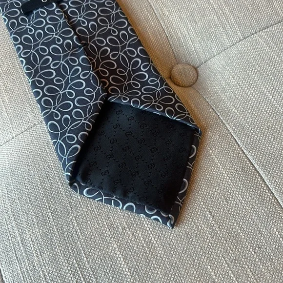 Gucci 100% Silk Blue Pattern Printed Tie Made in Italy